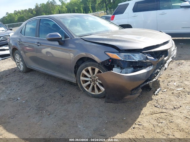 Toyota CAMRY LE 2018 4T1B11HK0JU102180 main image