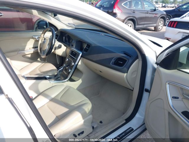 YV140MFKXF2367223 Volvo S60 T5 Premier