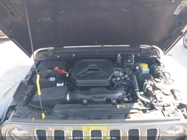 1C4HJXEN4JW290092 Jeep Wrangler Unlimited Sahara 4x4