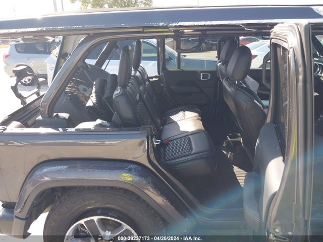 1C4HJXEN4JW290092 Jeep Wrangler Unlimited Sahara 4x4