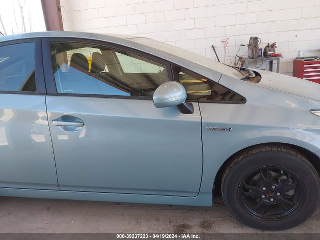 Toyota Prius Three 2015 JTDKN3DU9F1889313 Image 14