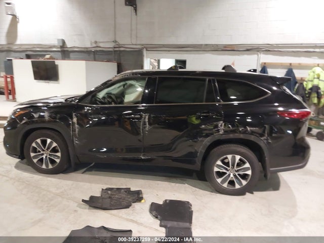 Toyota Highlander Xle 2022 5TDGZRBH9NS242902 Image 13