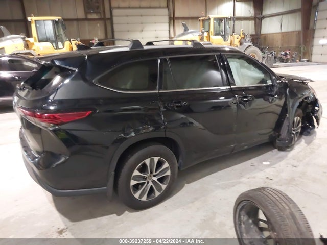 Toyota Highlander Xle 2022 5TDGZRBH9NS242902 Image 4