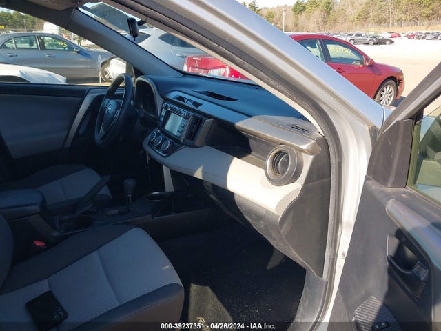 Toyota RAV4 LE 2014 JTMBFREV2EJ010806 Image 5