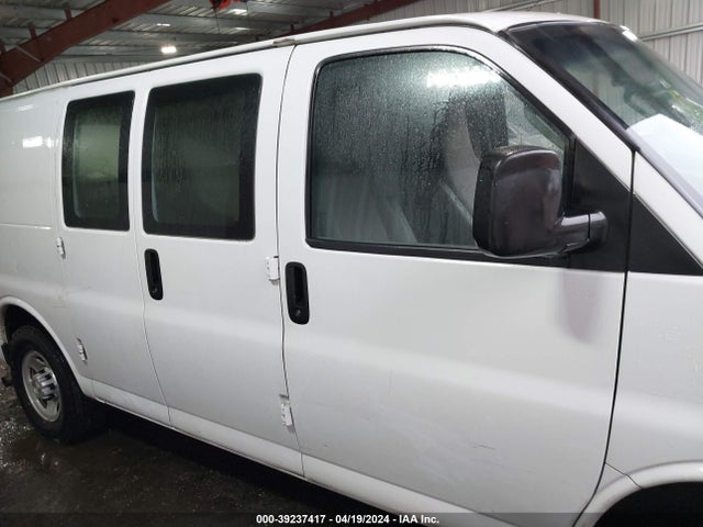 Chevrolet Express 2500 Work Van 2016 1GCWGAFF1G1302621 Image 14