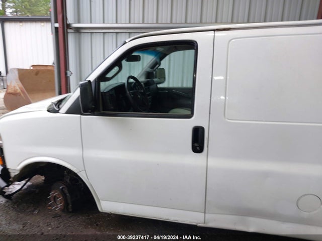 Chevrolet Express 2500 Work Van 2016 1GCWGAFF1G1302621 Image 15