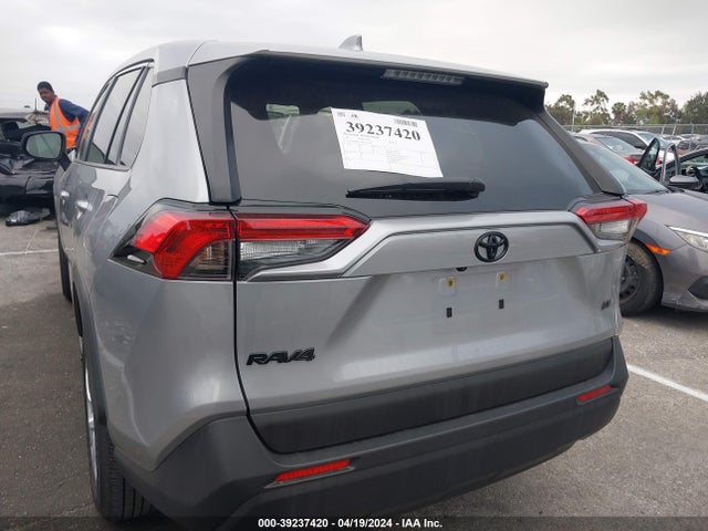 Toyota RAV4 LE 2024 JTMH1RFV7RD115272 Image 16