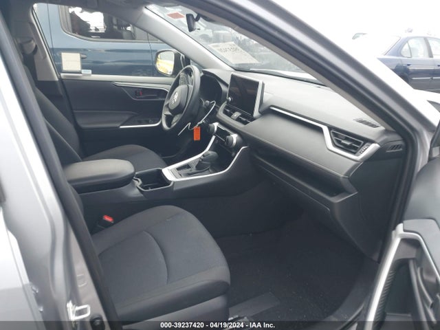 Toyota RAV4 LE 2024 JTMH1RFV7RD115272 Image 5