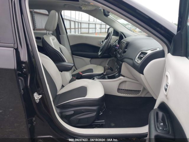 3C4NJCBB4JT499957 Jeep Compass Sun And Wheel Fwd