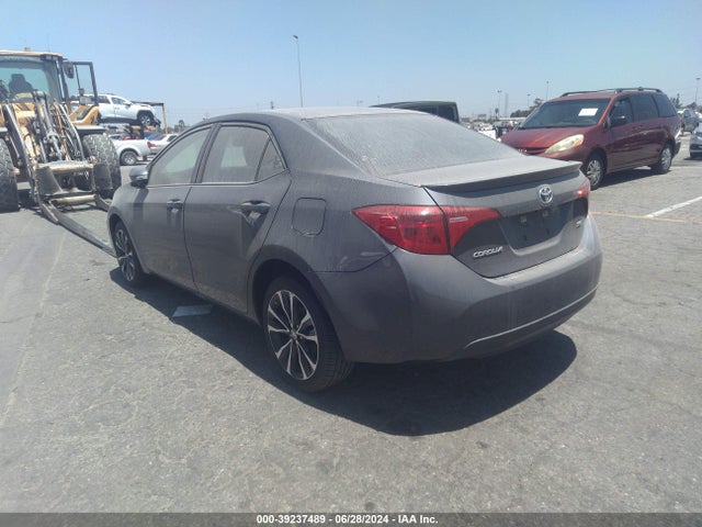 Toyota COROLLA SE 2018 5YFBURHE9JP747346 Image 3