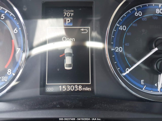 Toyota COROLLA SE 2018 5YFBURHE9JP747346 Image 7
