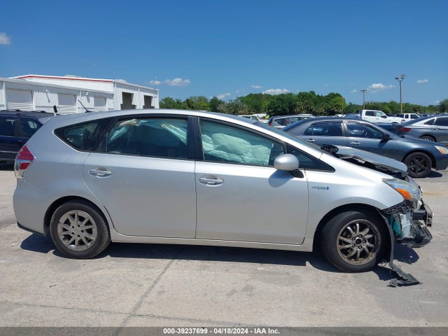 Toyota Prius V Three 2015 JTDZN3EU8FJ018612 Image 13