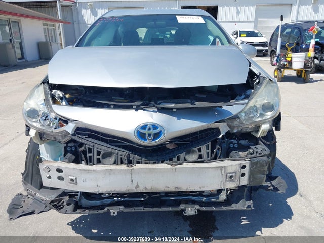 Toyota Prius V Three 2015 JTDZN3EU8FJ018612 Image 6