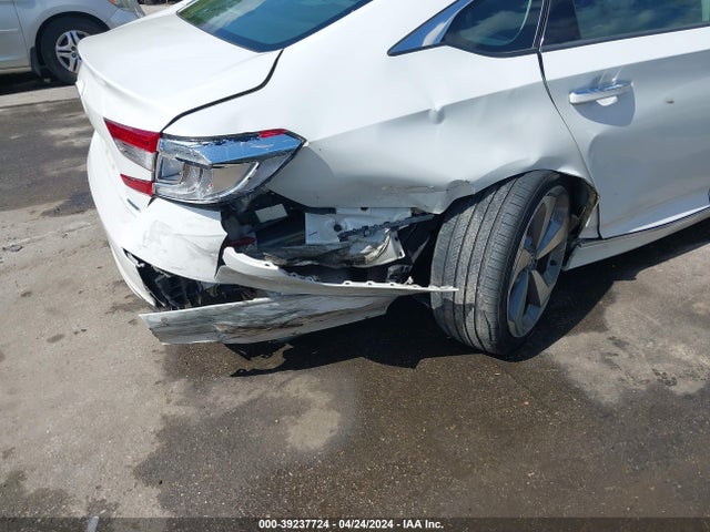 Honda Accord Touring 2018 1HGCV1F97JA013674 Image 17