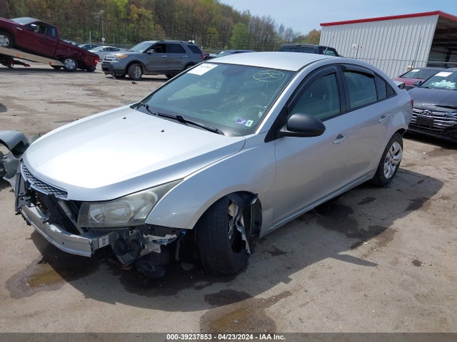 Chevrolet Cruze Ls Auto 2014 1G1PA5SG1E7197481 Image 2
