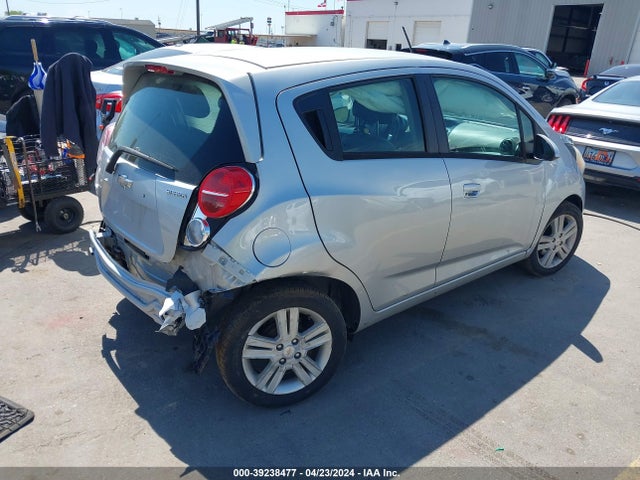 Chevrolet Spark 1lt Cvt 2015 KL8CD6S93FC718402 Image 4