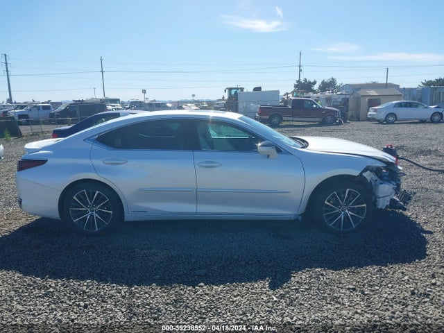 Lexus ES 300H 2022 58ADA1C13NU025584 Image 13