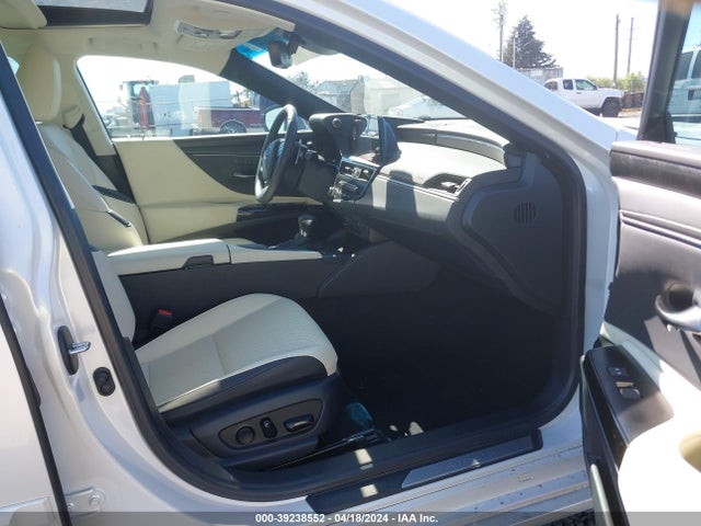 Lexus ES 300H 2022 58ADA1C13NU025584 Image 5