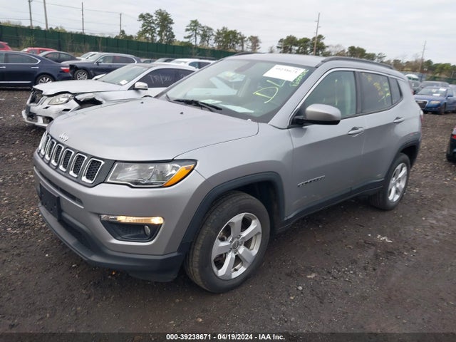 Jeep Compass Latitude 4x4 2018 3C4NJDBB9JT483677 Image 2