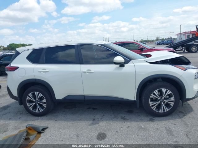 JN8BT3BA8PW428157 Nissan Rogue Sv Fwd