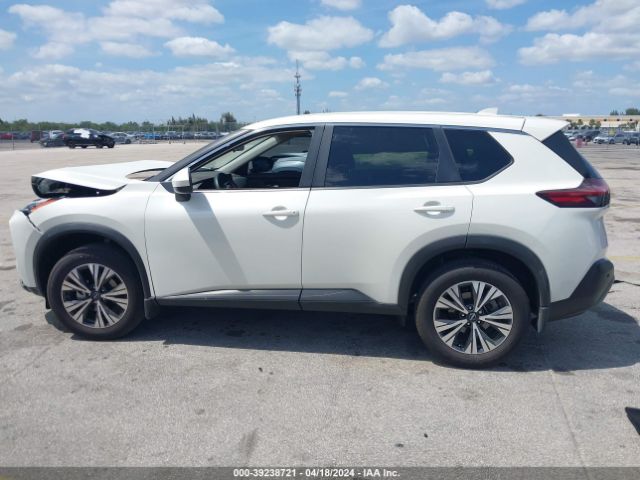 JN8BT3BA8PW428157 Nissan Rogue Sv Fwd