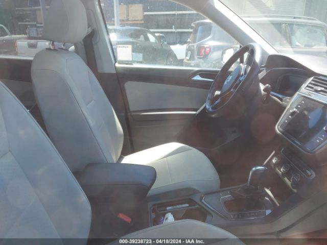 3VV3B7AX6KM197818 Volkswagen Tiguan