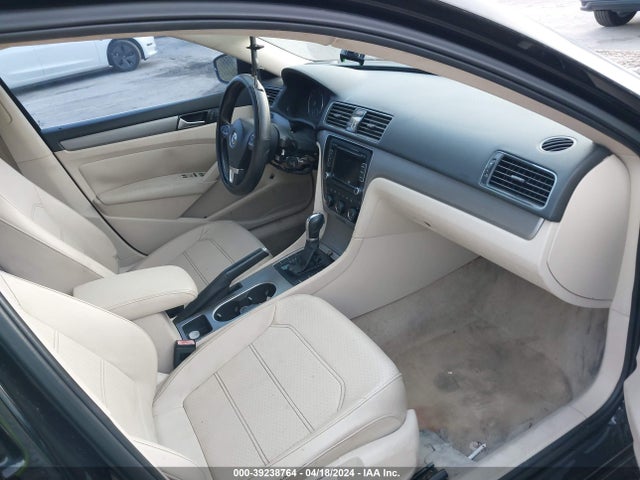 1VWBS7A31EC049943 Volkswagen Passat 1.8t Se