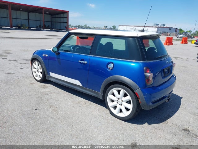 2005 MINI COOPER S WMWRE33555TL15526 Photo 2