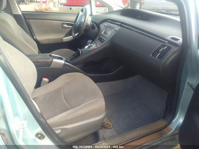 Toyota Prius Two 2015 JTDKN3DU1F2003950 Image 5