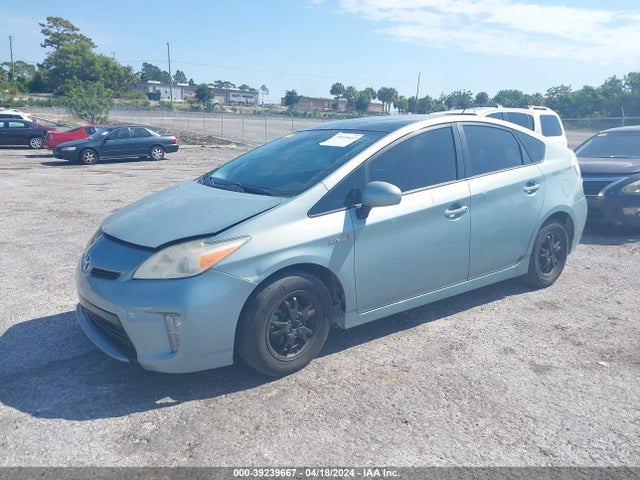 Toyota Prius Three 2014 JTDKN3DU6E1833005 Image 2