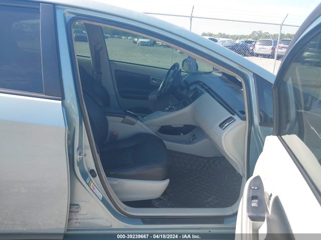Toyota Prius Three 2014 JTDKN3DU6E1833005 Image 5