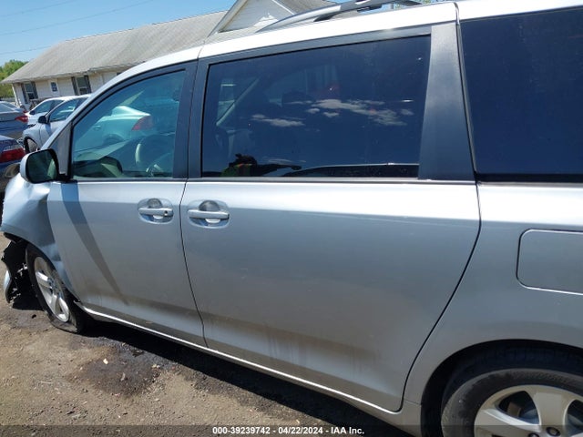 Toyota SIENNA LE 2014 5TDKK3DCXES432026 Image 14