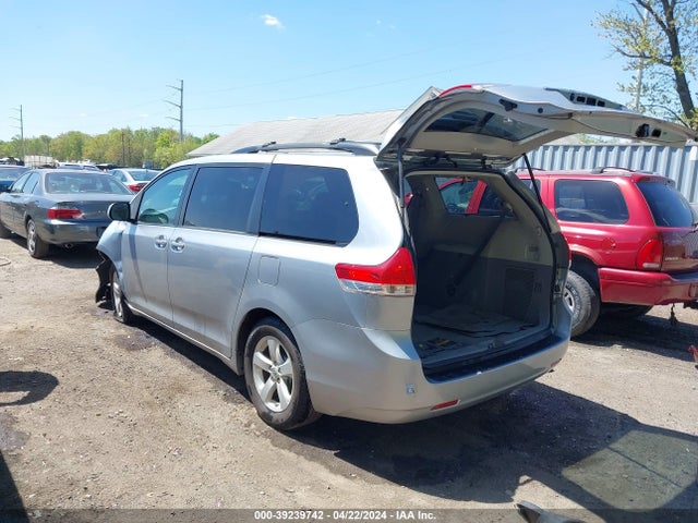 Toyota SIENNA LE 2014 5TDKK3DCXES432026 Image 3