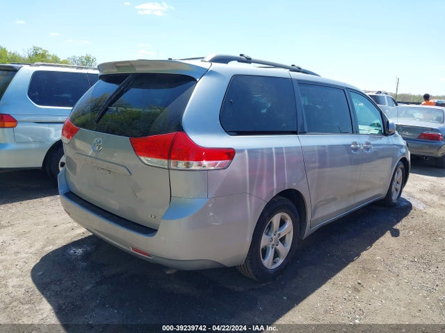 Toyota SIENNA LE 2014 5TDKK3DCXES432026 Image 4