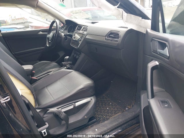 3VV3B7AX9JM011817 Volkswagen Tiguan 2.0t Se/2.0t Sel