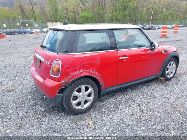 2008 MINI COOPER WMWMF33518TU65645 Photo 3