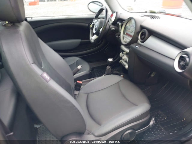 2008 MINI COOPER WMWMF33518TU65645 Photo 4
