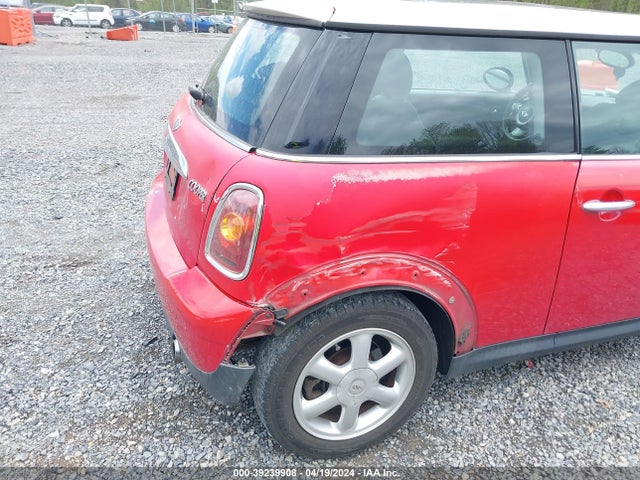 2008 MINI COOPER WMWMF33518TU65645 Photo 5