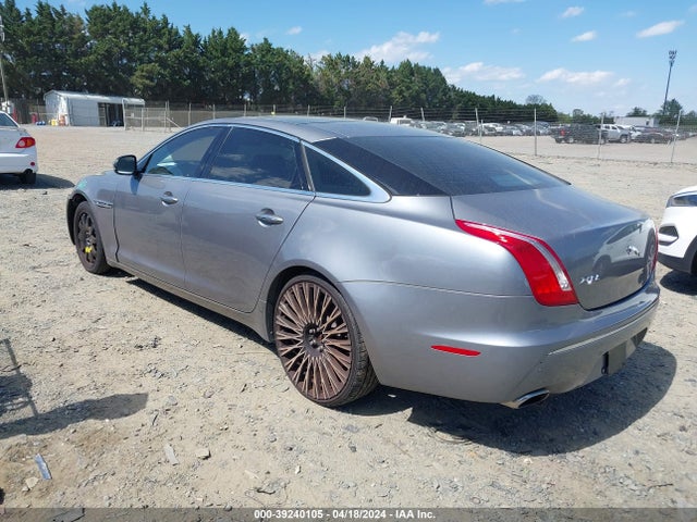 2012 JAGUAR XJ SAJWA2GEXCMV31807 Photo 2