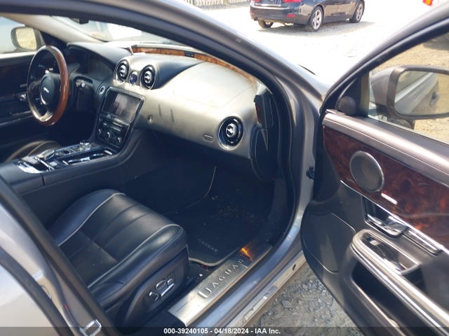 2012 JAGUAR XJ SAJWA2GEXCMV31807 Photo 4