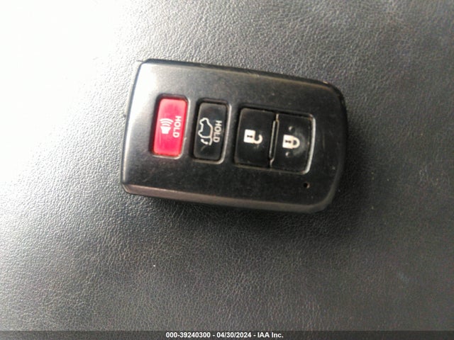Toyota RAV4 SE 2018 JTMNFREV3JD118227 Image 11