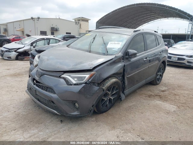 Toyota RAV4 SE 2018 JTMNFREV3JD118227 Image 2