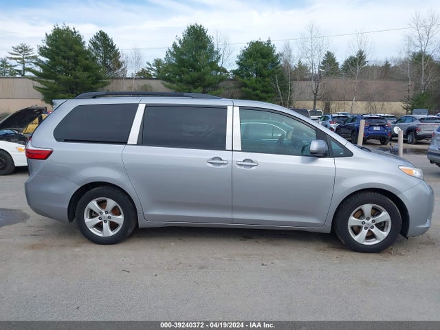 Toyota Sienna Le 8 Passenger 2017 5TDKZ3DC3HS786583 Image 13
