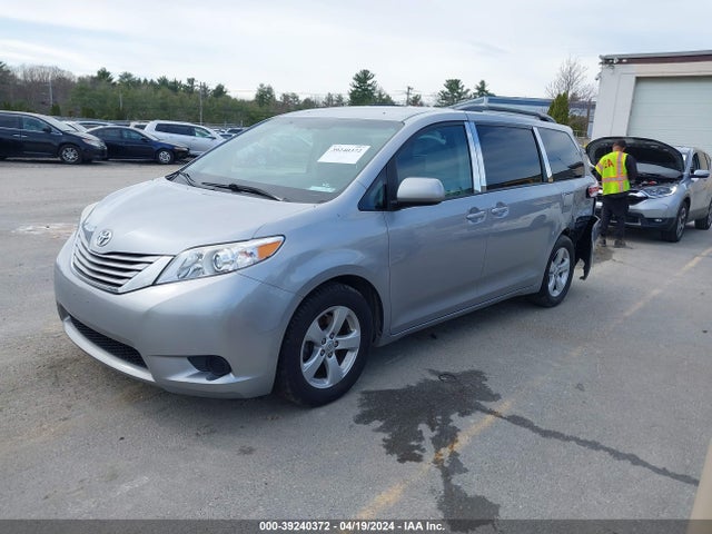 Toyota Sienna Le 8 Passenger 2017 5TDKZ3DC3HS786583 Image 2
