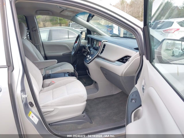 Toyota Sienna Le 8 Passenger 2017 5TDKZ3DC3HS786583 Image 5
