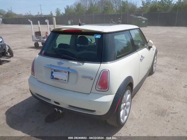 2005 MINI COOPER S WMWRE33455TG95283 Photo 3