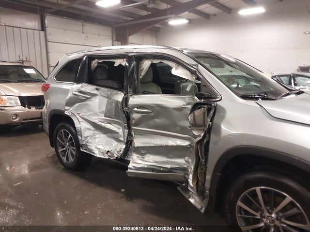 Toyota Highlander Xle 2017 5TDJZRFH5HS522739 Image 6