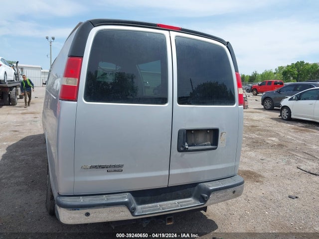 Chevrolet Express 2500 Work Van 2015 1GCWGFCG7F1142320 Image 17