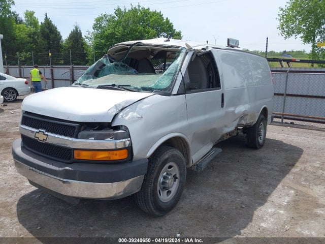 Chevrolet Express 2500 Work Van 2015 1GCWGFCG7F1142320 Image 2
