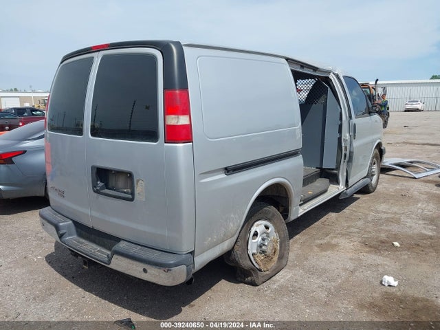 Chevrolet Express 2500 Work Van 2015 1GCWGFCG7F1142320 Image 4
